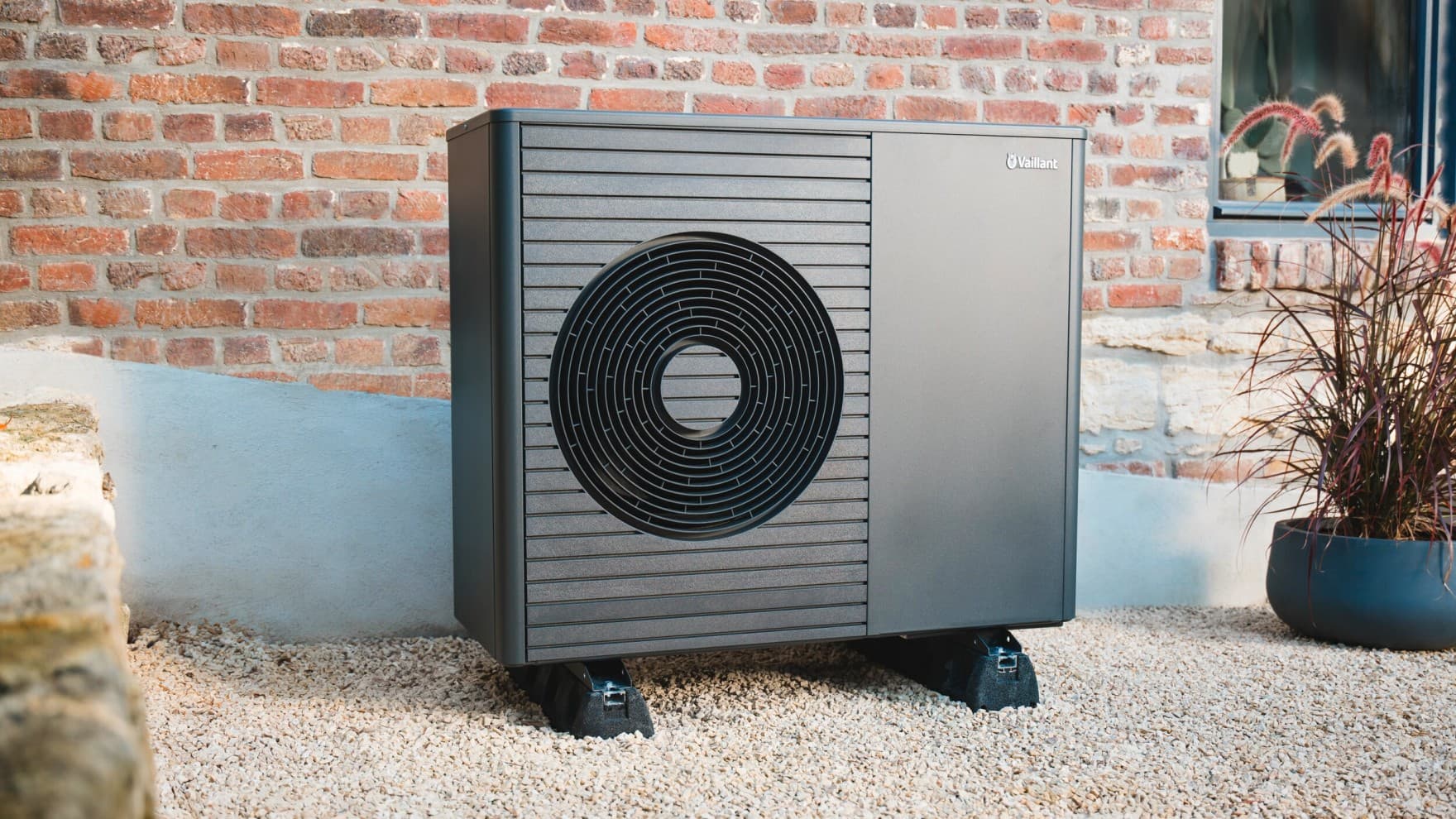 aroTHERM plus warmtepomp voor een muur